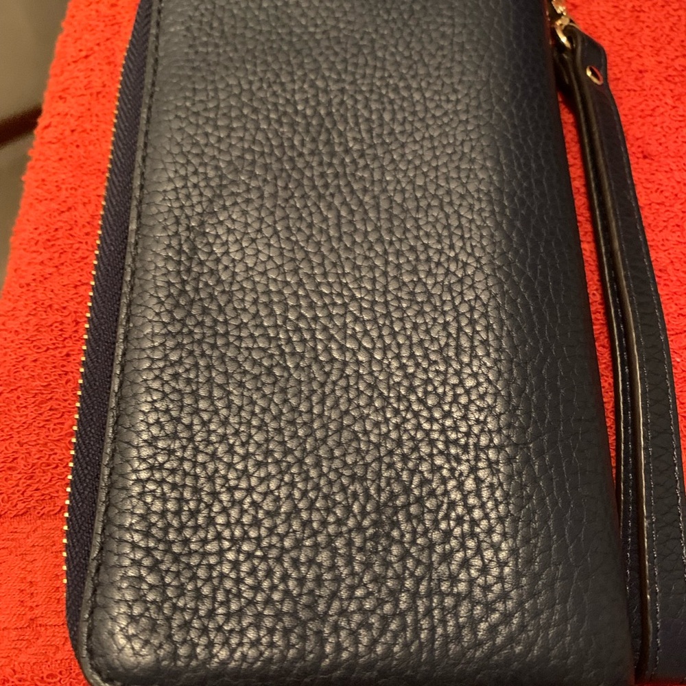 Michael Kors Wallet with removal strap. Can be used as a wristlet or a wallet.